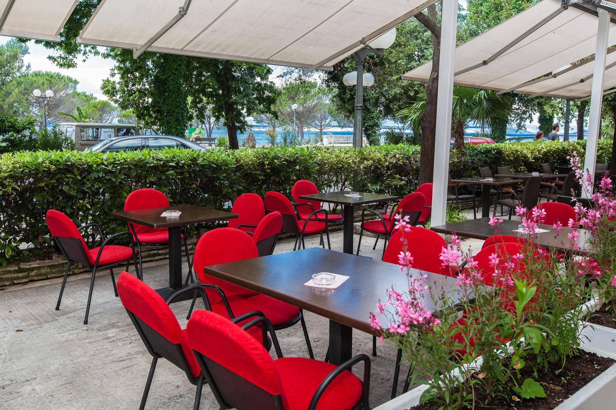 Hotel Zagreb Crikvenica Exterior photo