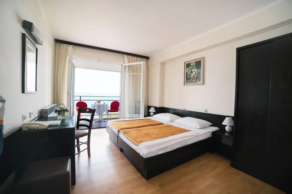 Hotel Zagreb Crikvenica Exterior photo
