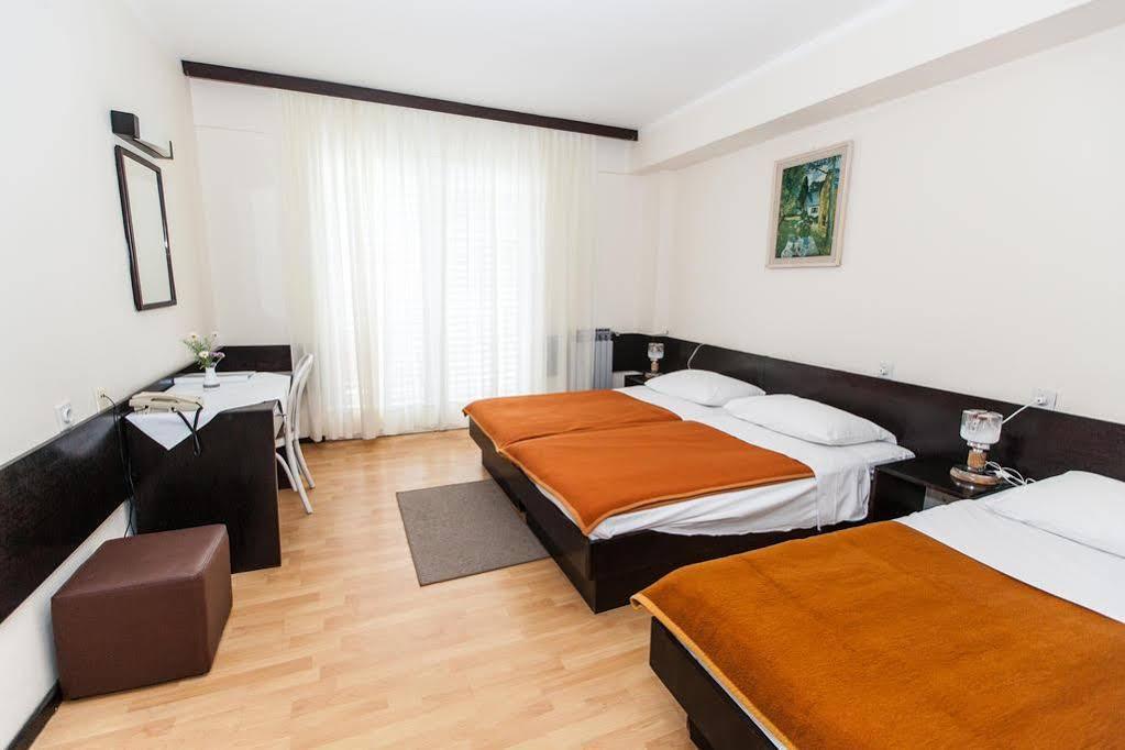 Hotel Zagreb Crikvenica Exterior photo