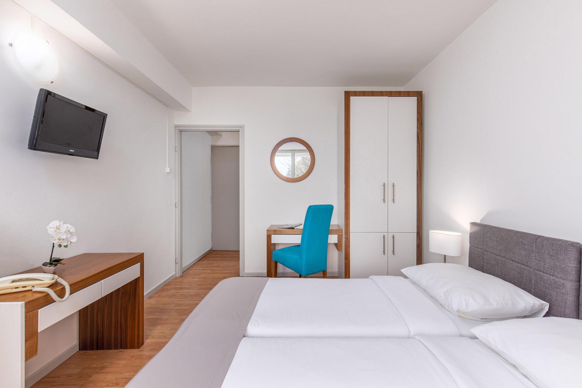 Hotel Zagreb Crikvenica Exterior photo