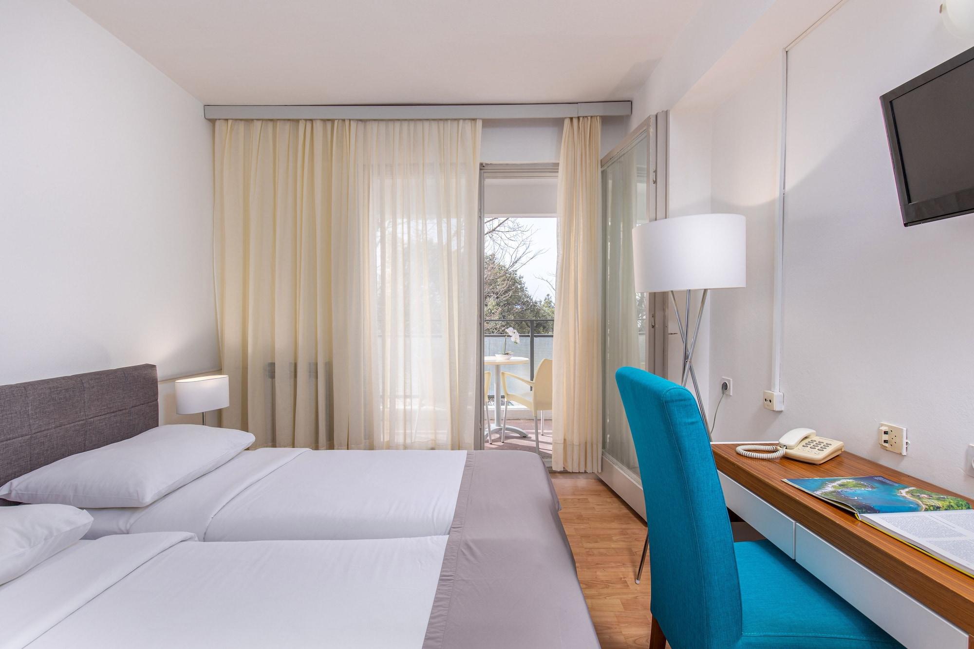 Hotel Zagreb Crikvenica Exterior photo