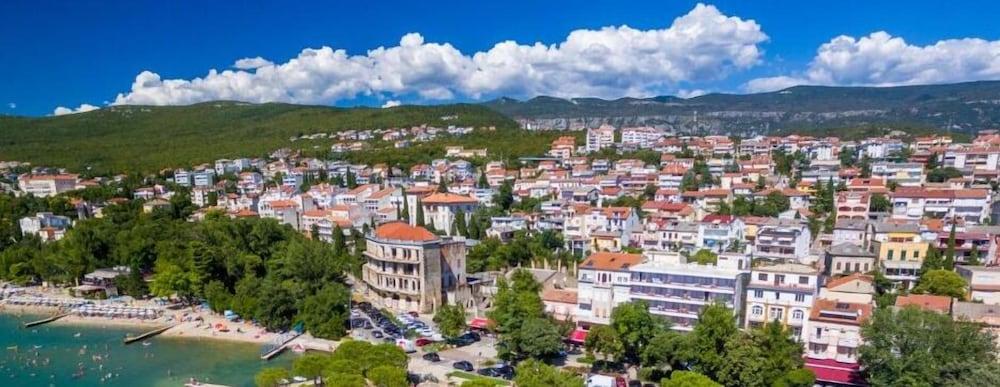 Hotel Zagreb Crikvenica Exterior photo