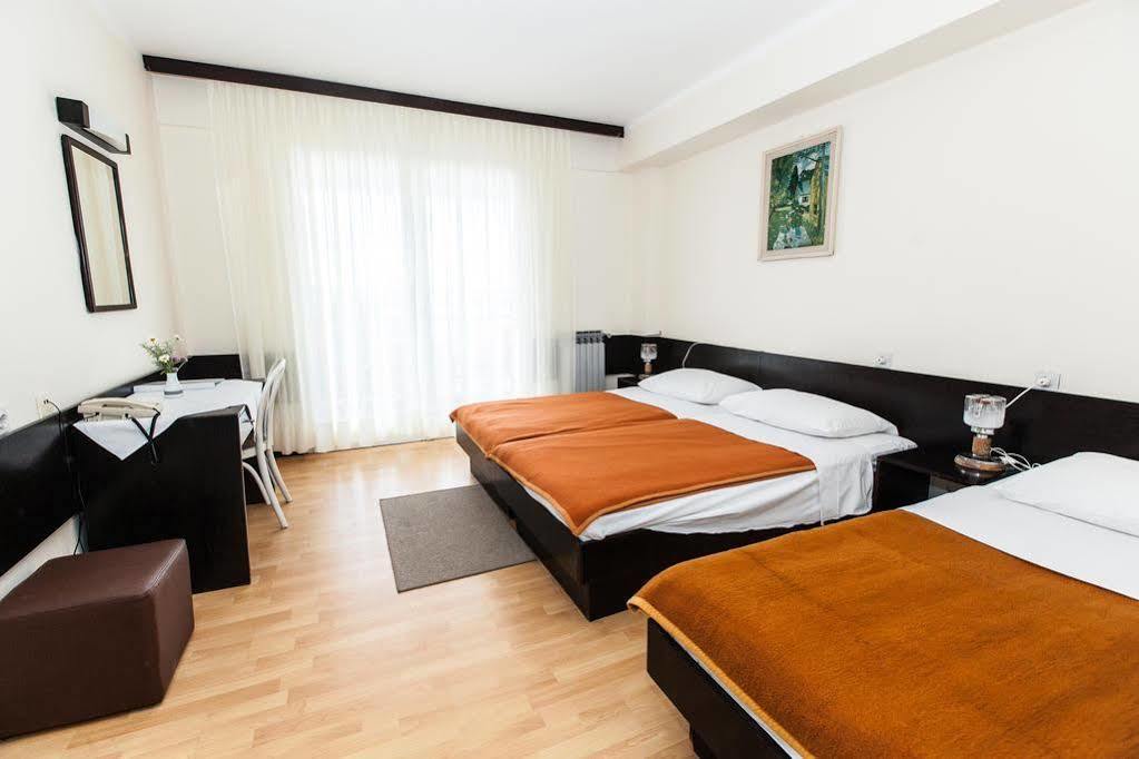 Hotel Zagreb Crikvenica Exterior photo